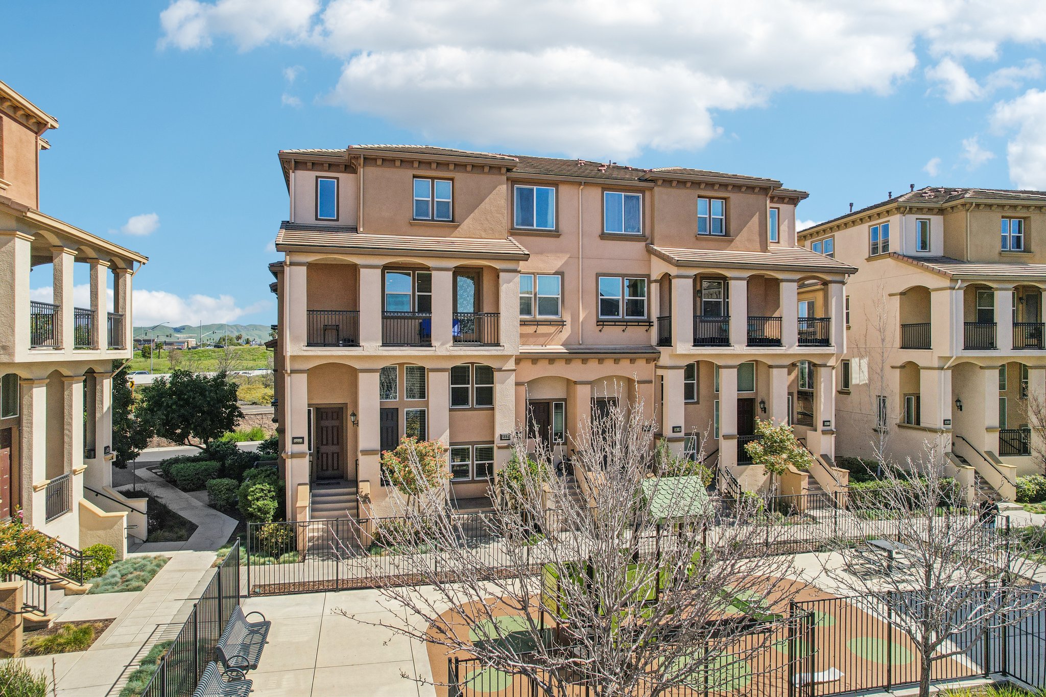 Pandorea Terrace-S0703-040.jpg