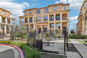 Pandorea Terrace-S0703-002.jpg