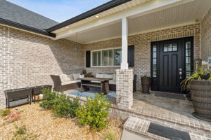 Front Porch/Entrance