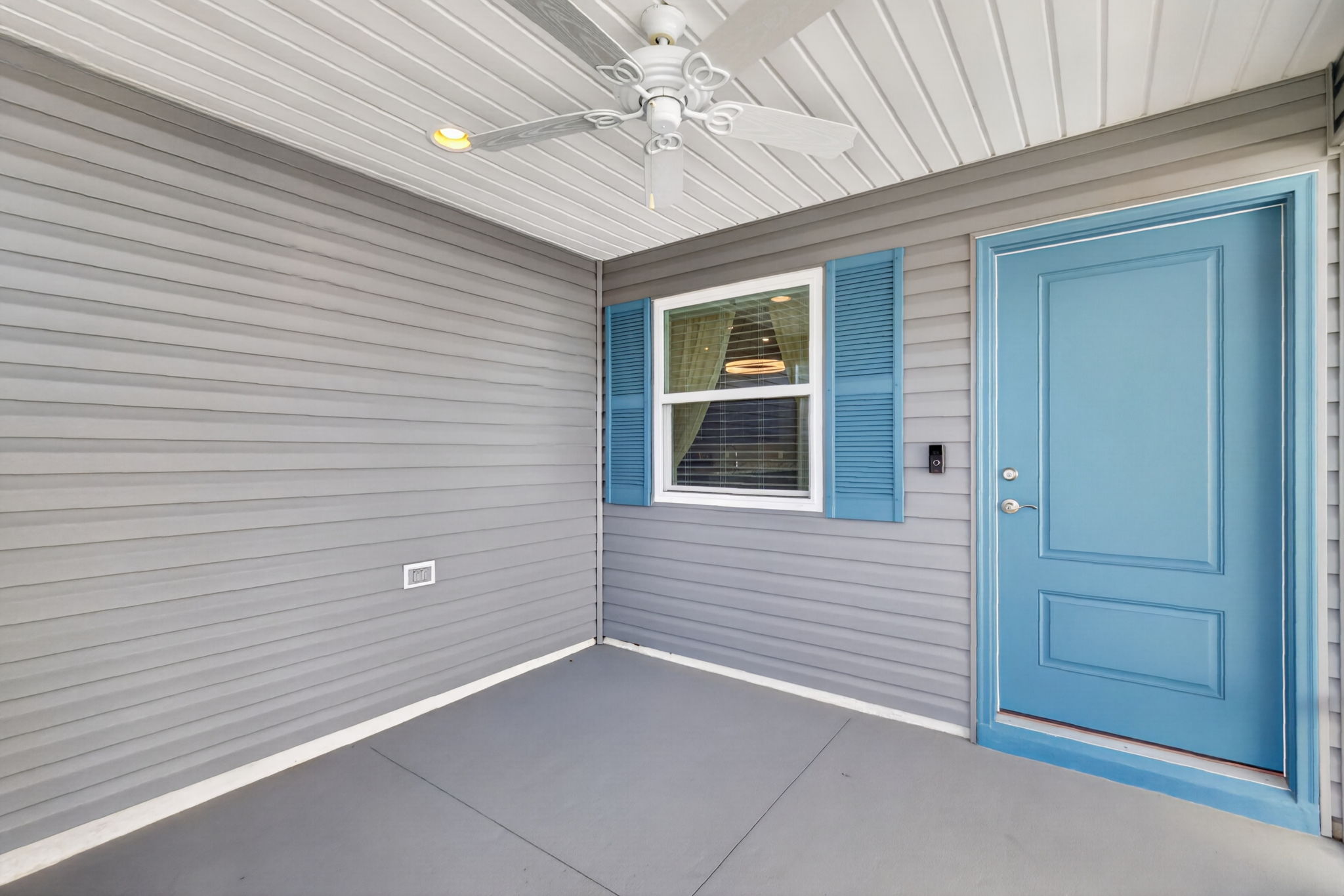 Lanai and Front Entry