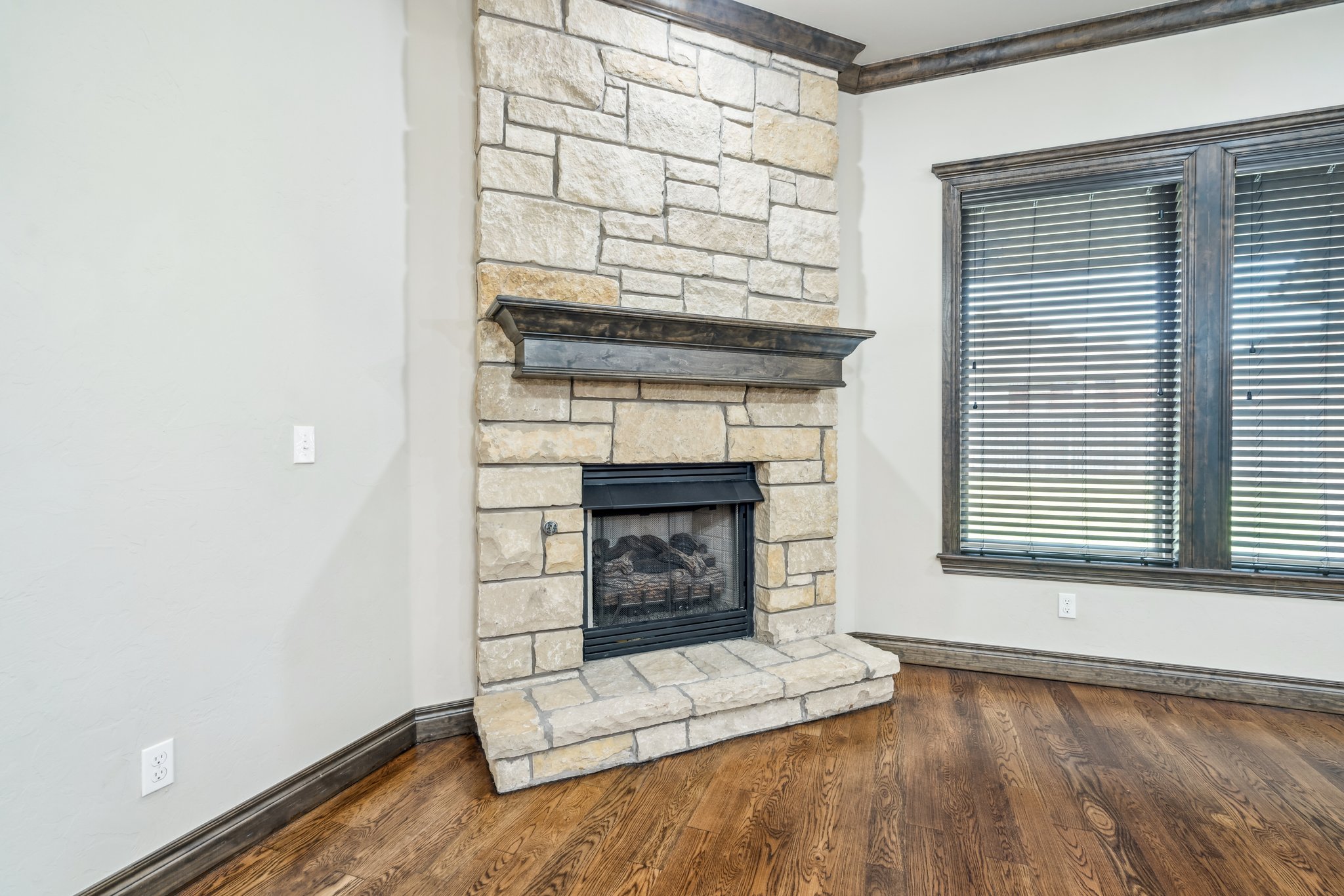 5609 Sanderling Rd_008.jpg