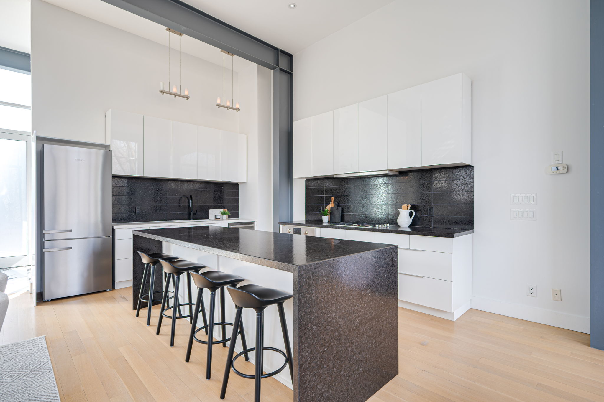 561 Arlington Ave Toronto, ON M6C 3A6