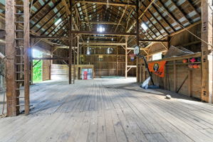  Photo 32