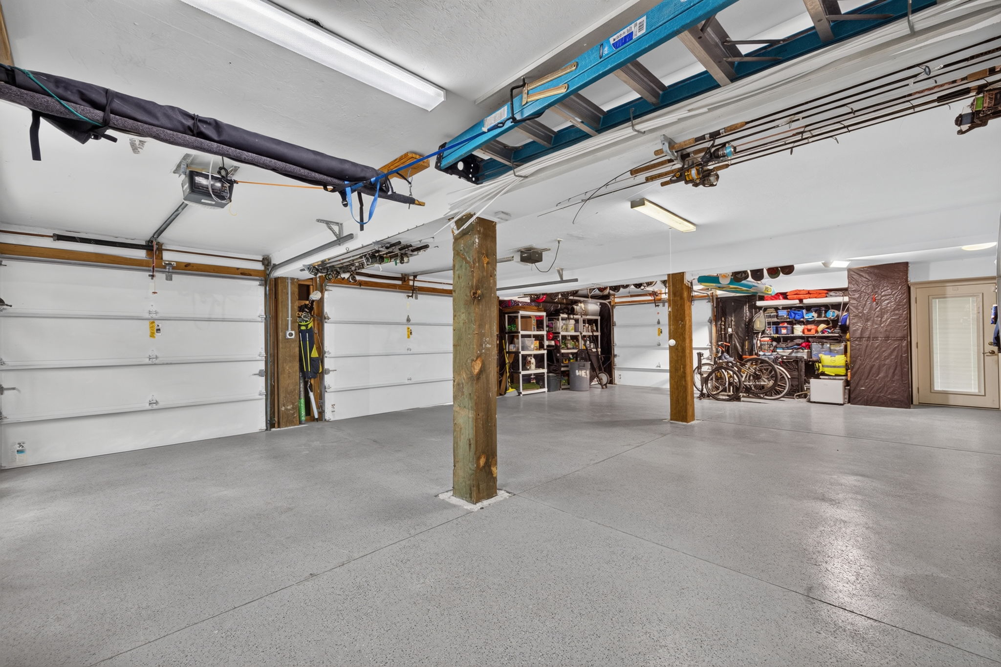Garage 1 of 2