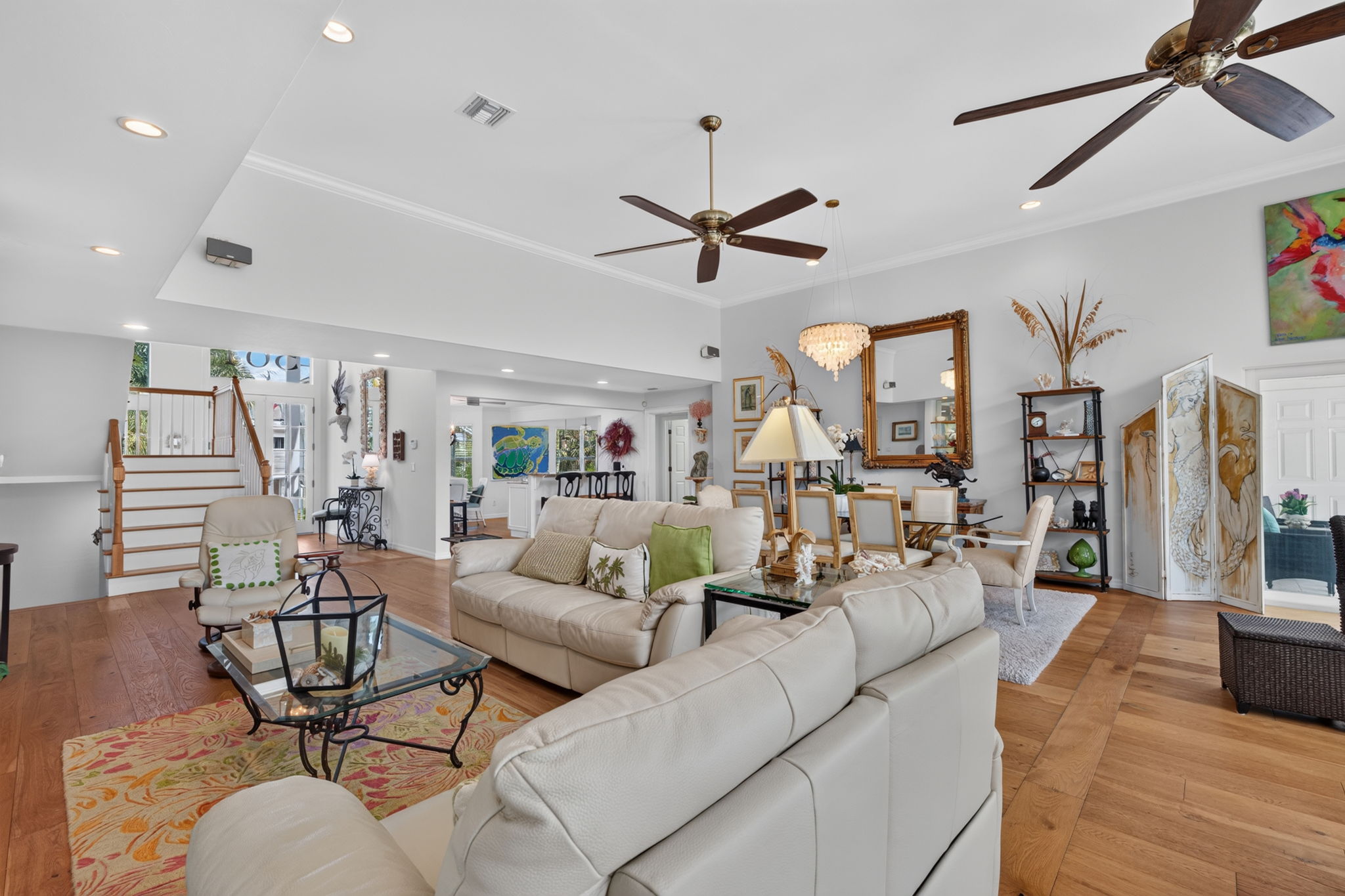 Living Room 4 of 5
