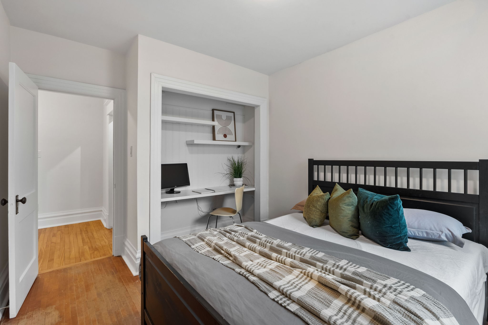 Roosevelt Ave Ottawa InsideOut Media