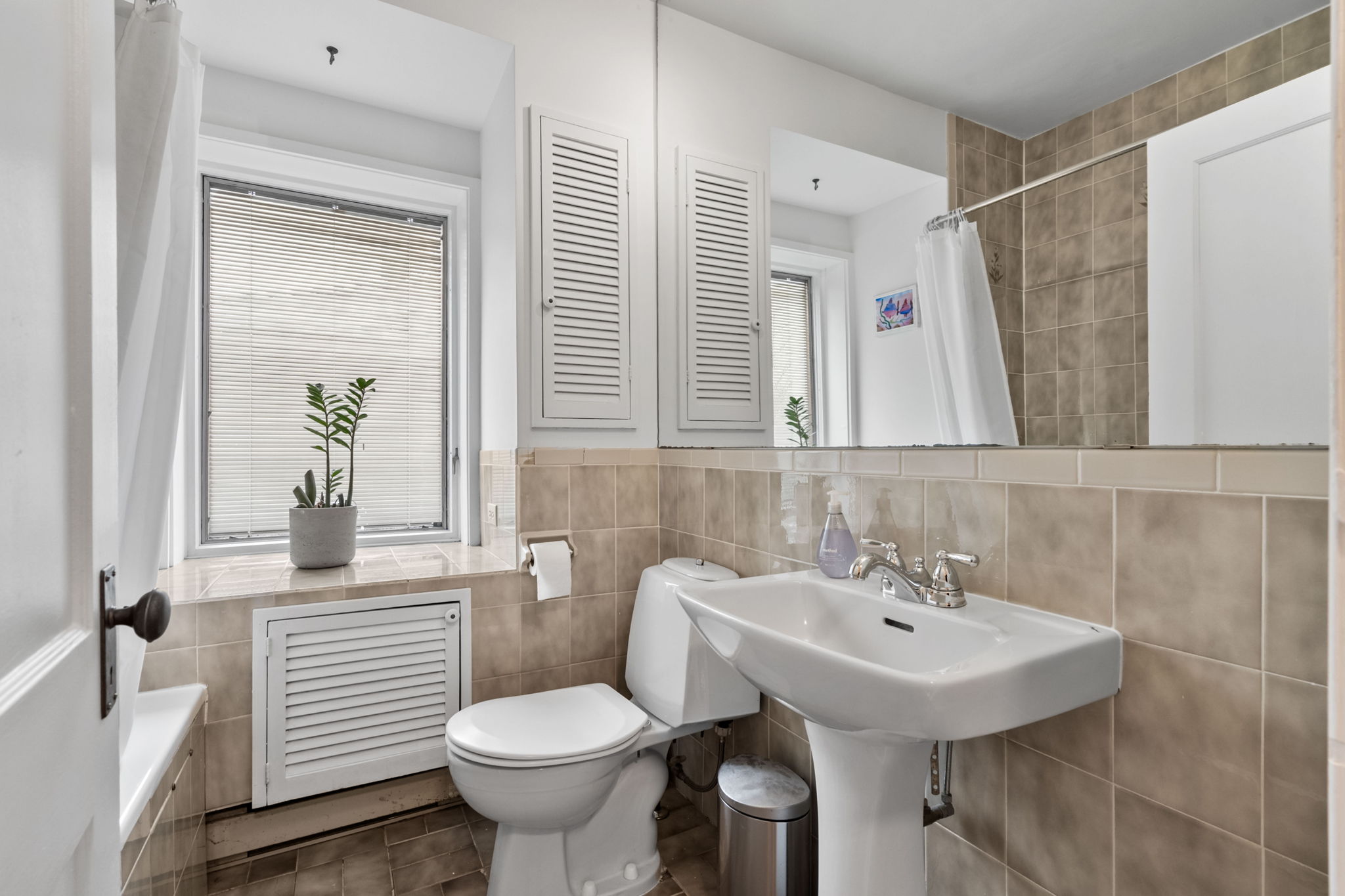 Roosevelt Ave Ottawa InsideOut Media