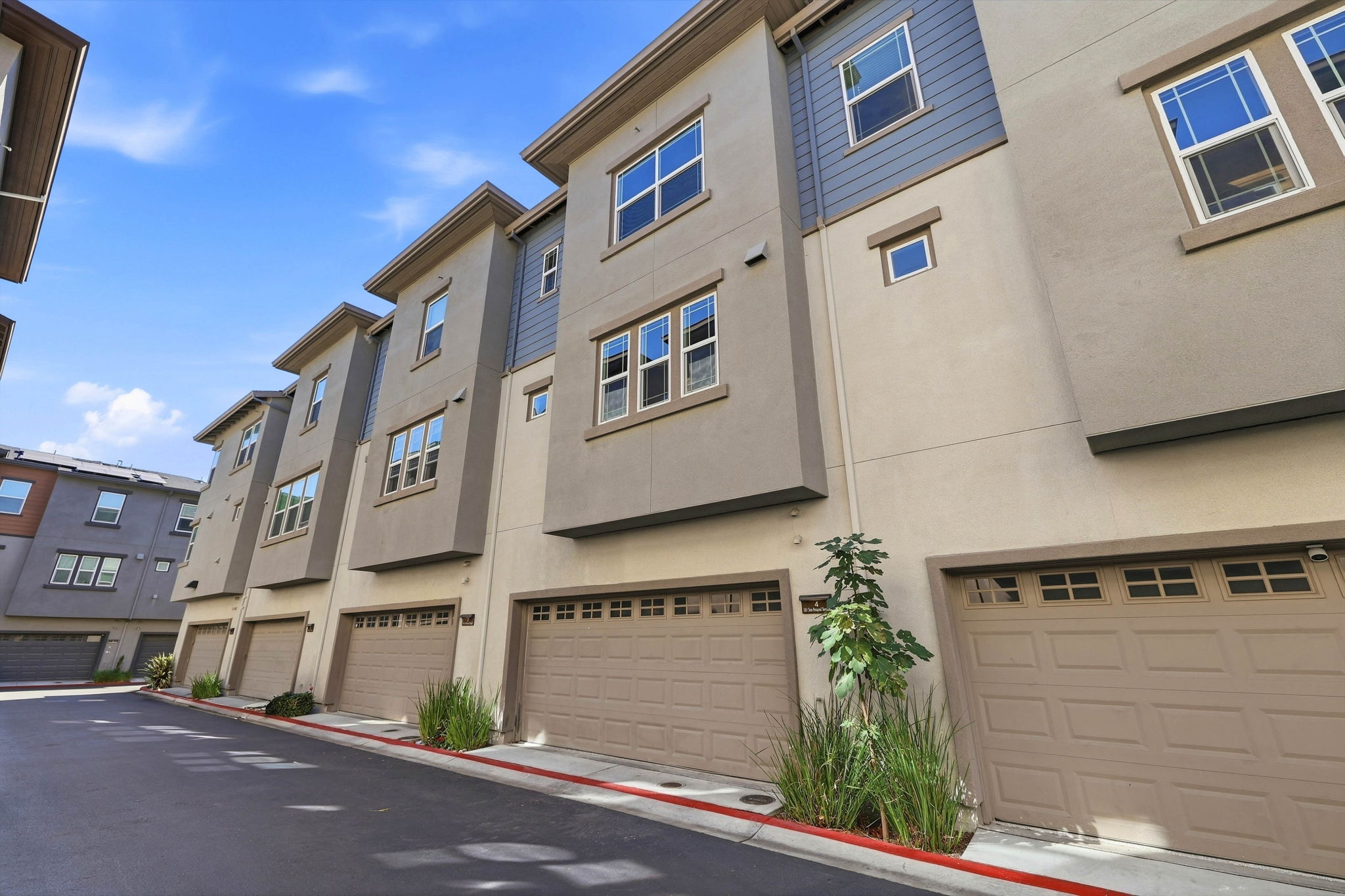 040_F8_561 San Pasqual Ter apt 4