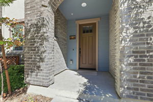004_F8_561 San Pasqual Ter apt 4
