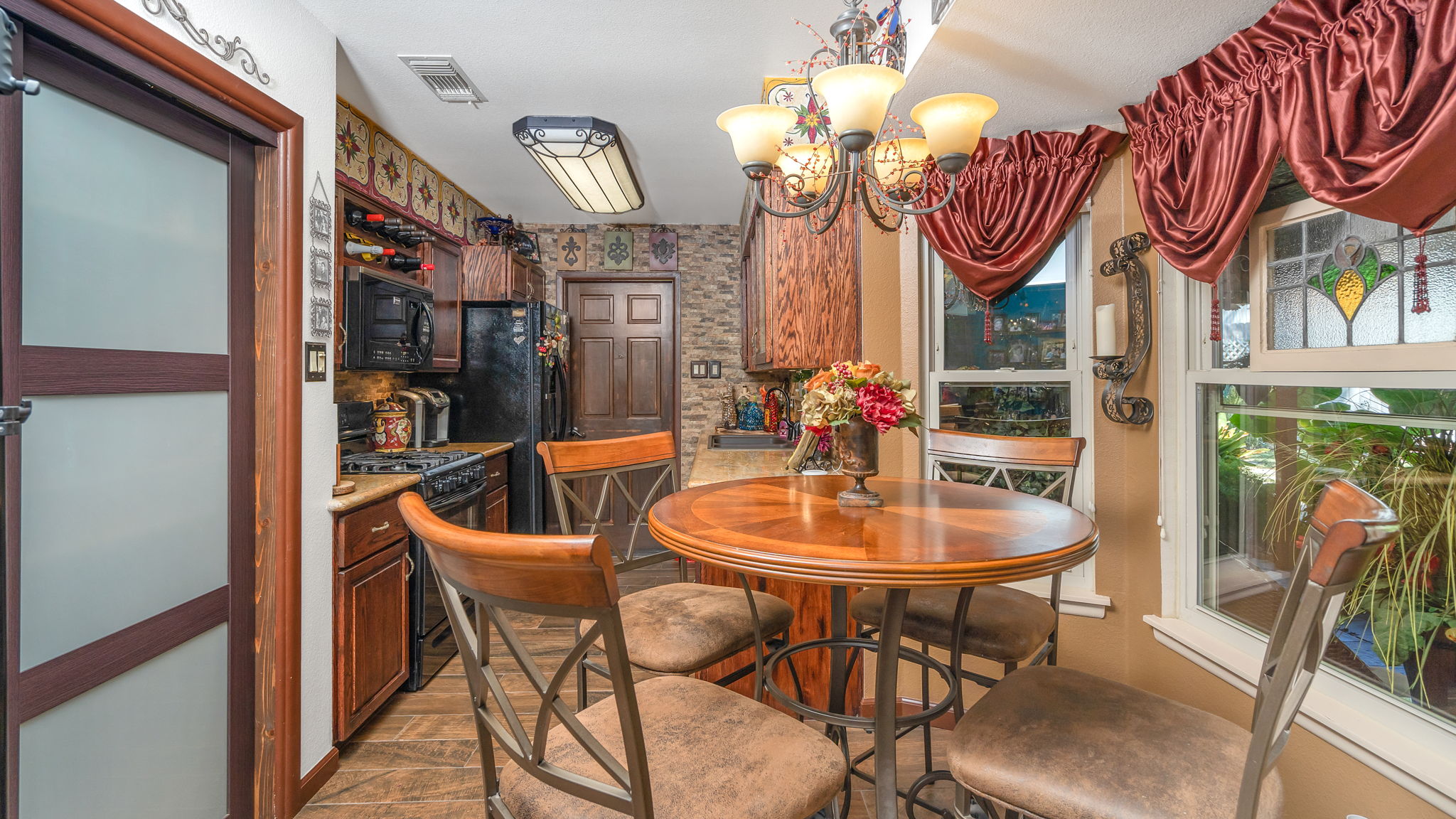 Kitchen/Eating Area