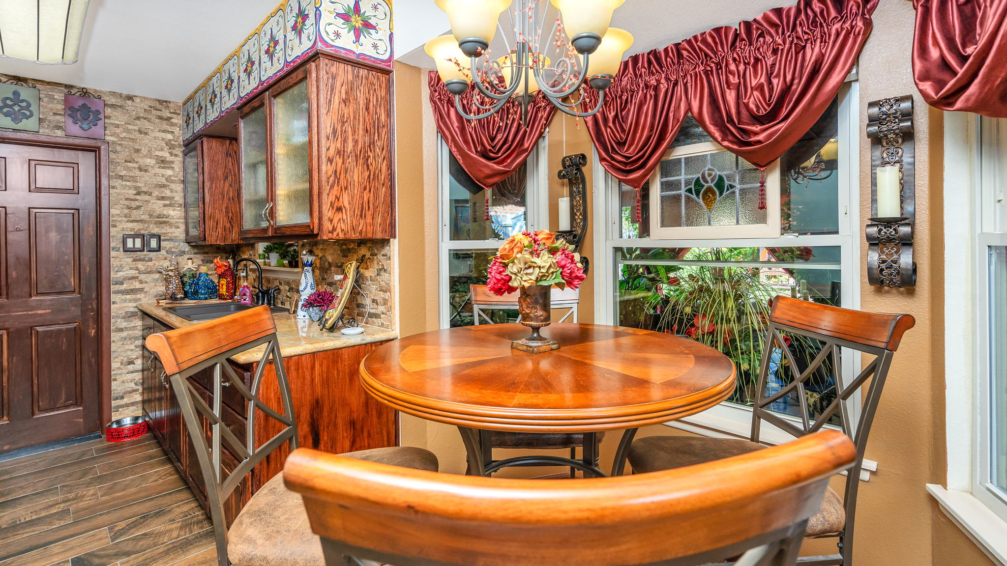 Kitchen/Eating Area