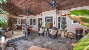 Covered Patio W/Bar