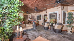 Covered Patio W/Bar