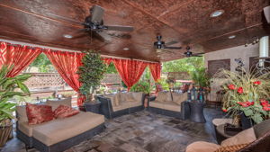 Covered Patio W/Bar