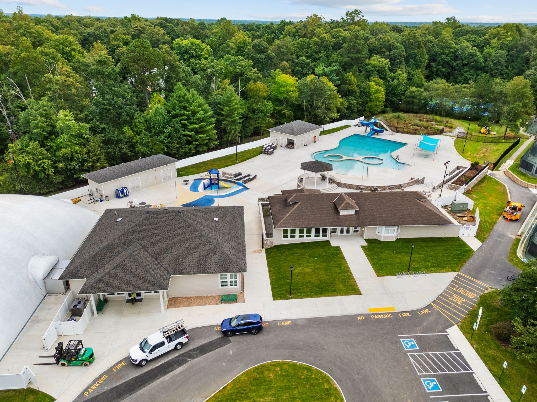 Enjoy all the great amenities that the Woodlake community has to offer.