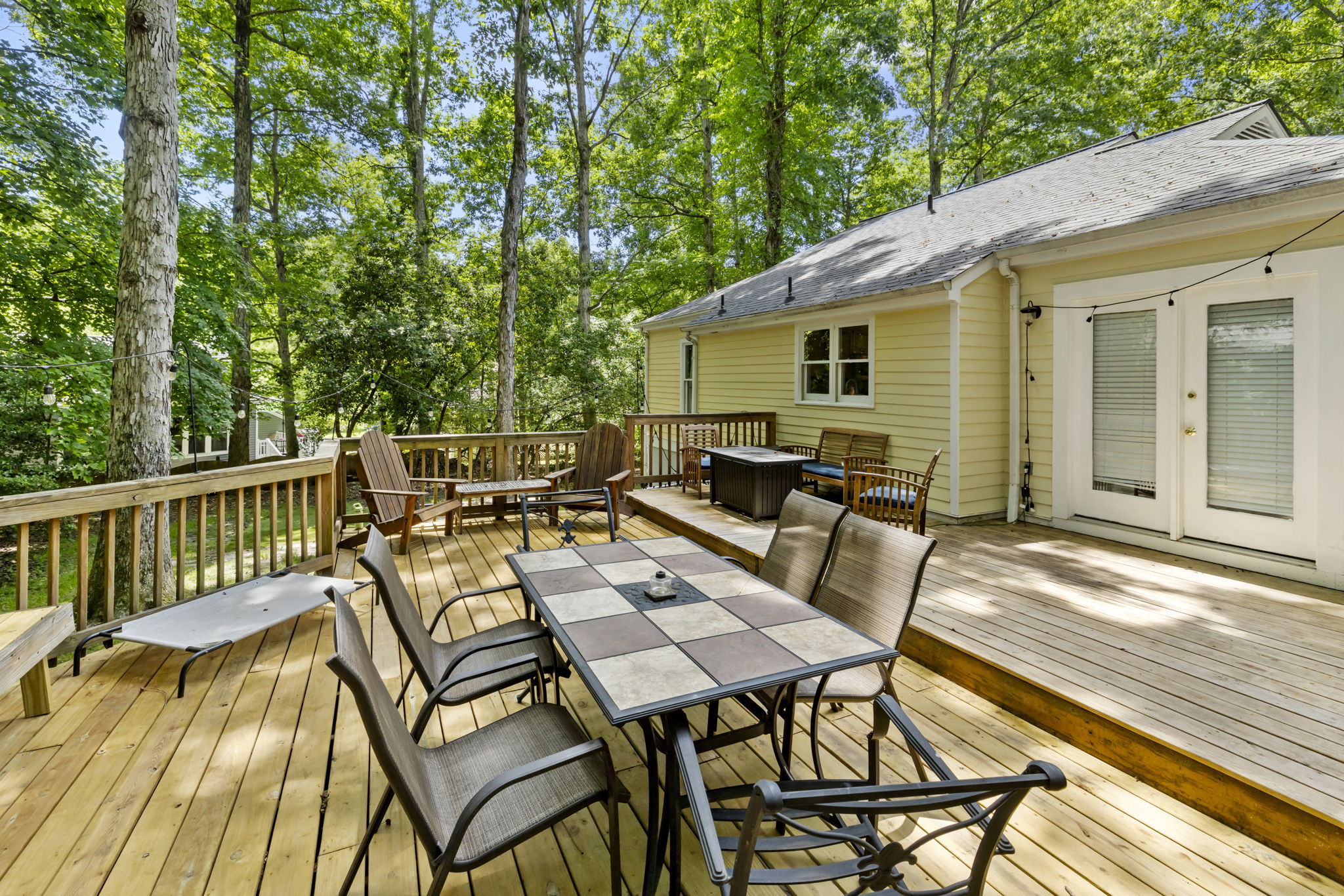 This huge two tiered deck is perfect for entertaining and enjoying the beautiful Richmond weather!