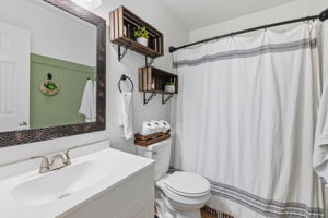 Full hall bathroom has been updated.