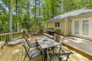 This huge two tiered deck is perfect for entertaining and enjoying the beautiful Richmond weather!