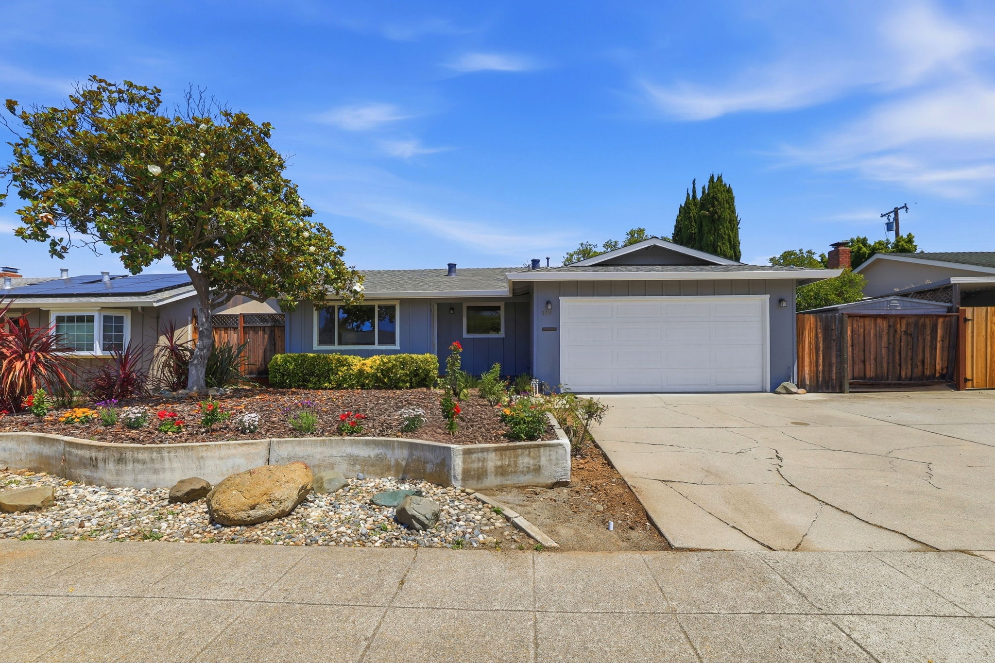 001_F8_5614 Drysdale Dr