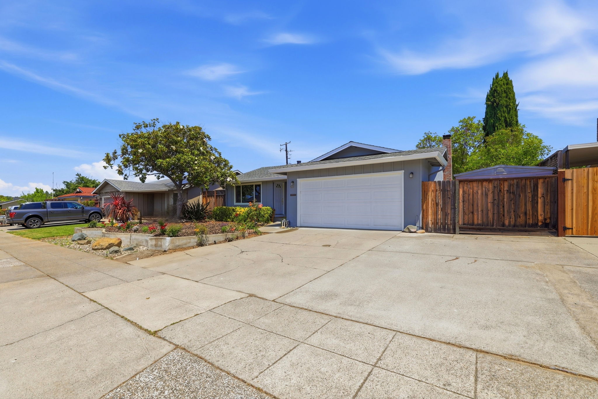 002_F8_5614 Drysdale Dr