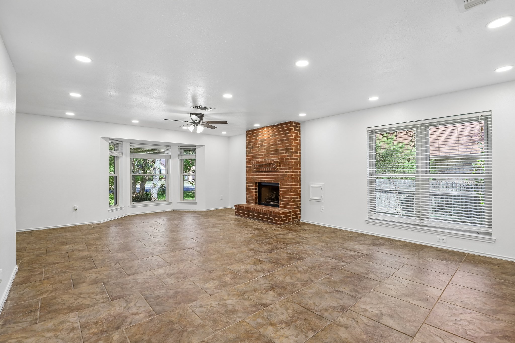 Timber Trace St-S2208-009.jpg