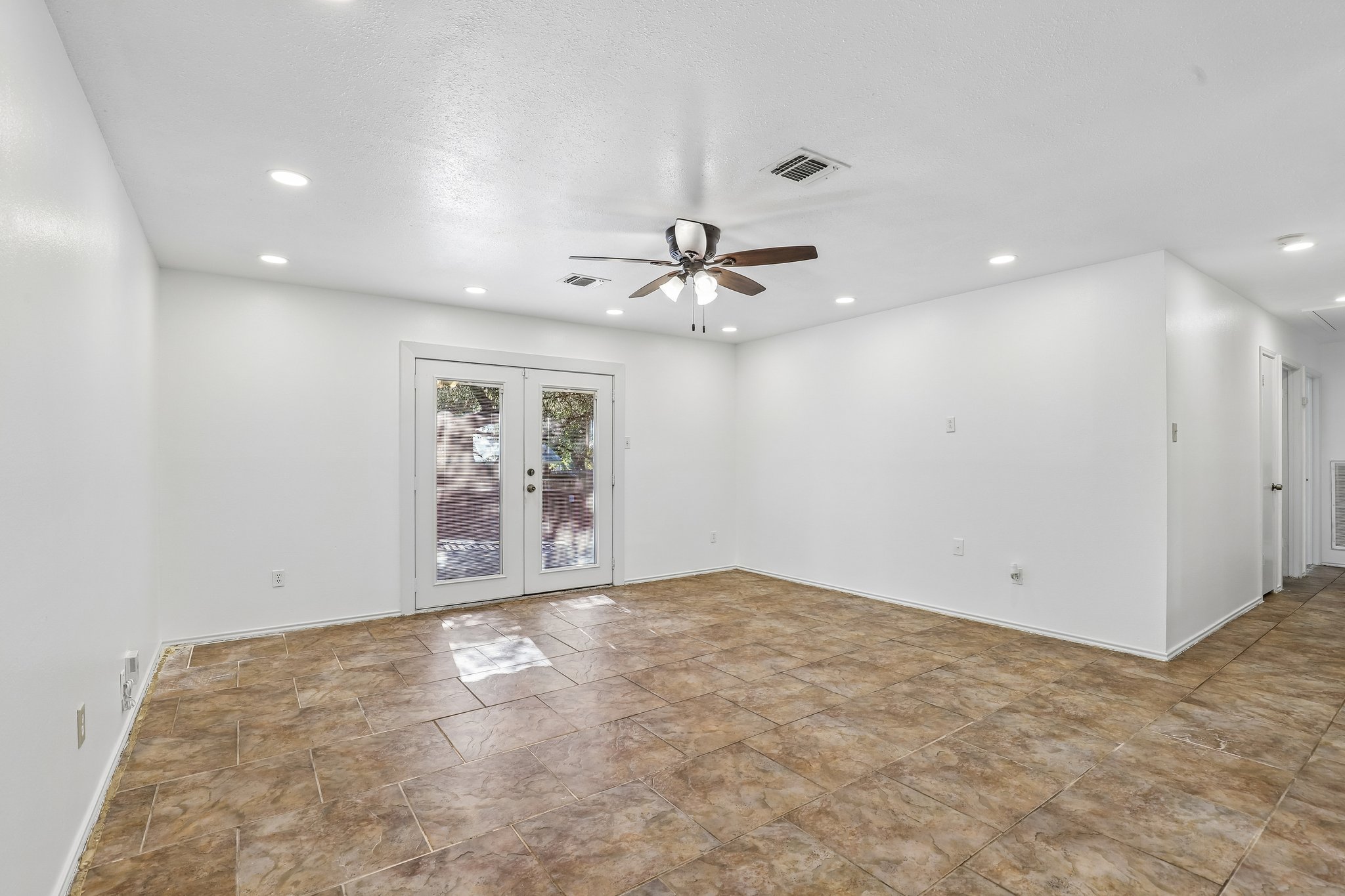 Timber Trace St-S2208-012.jpg
