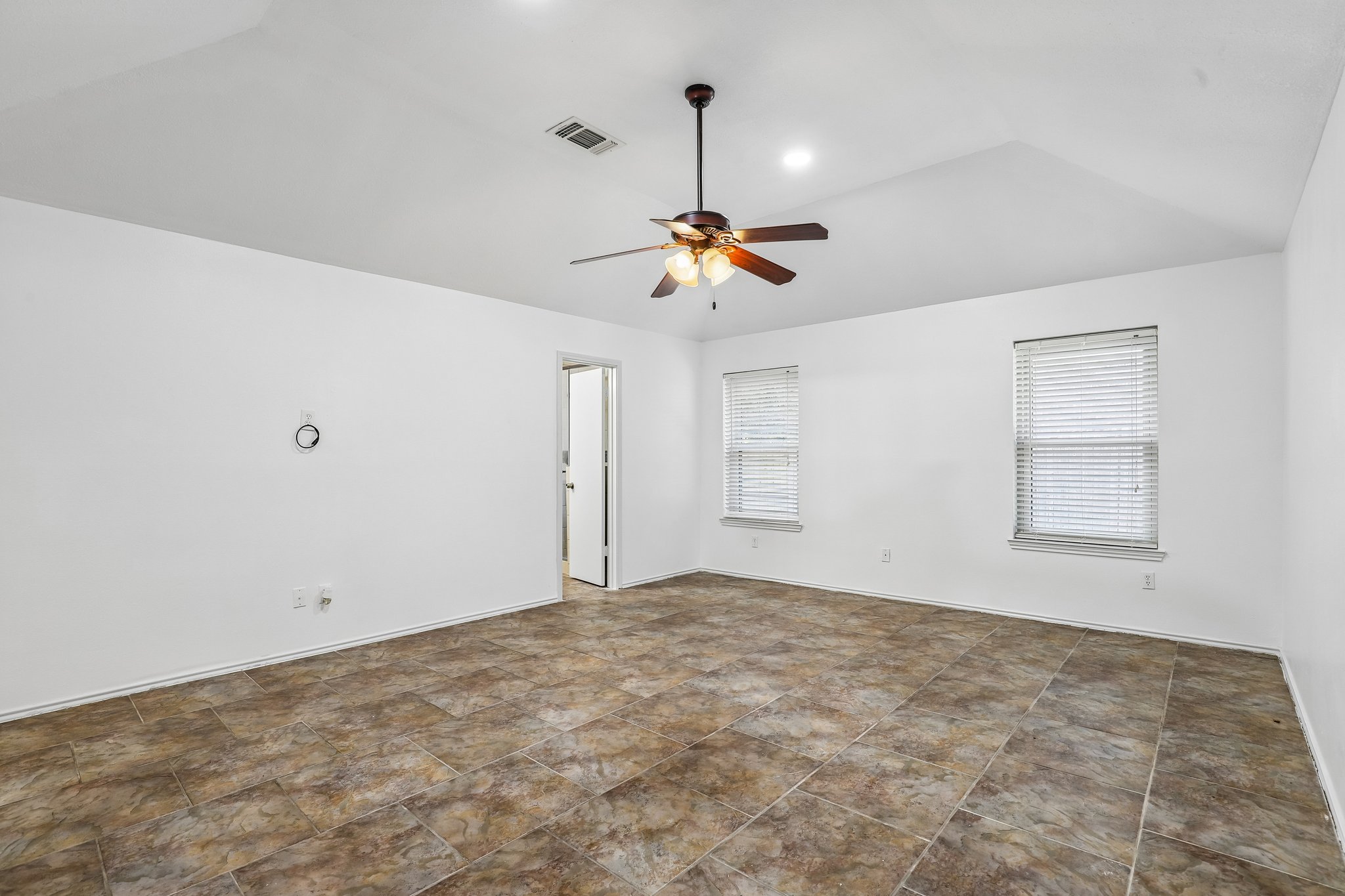 Timber Trace St-S2208-023.jpg