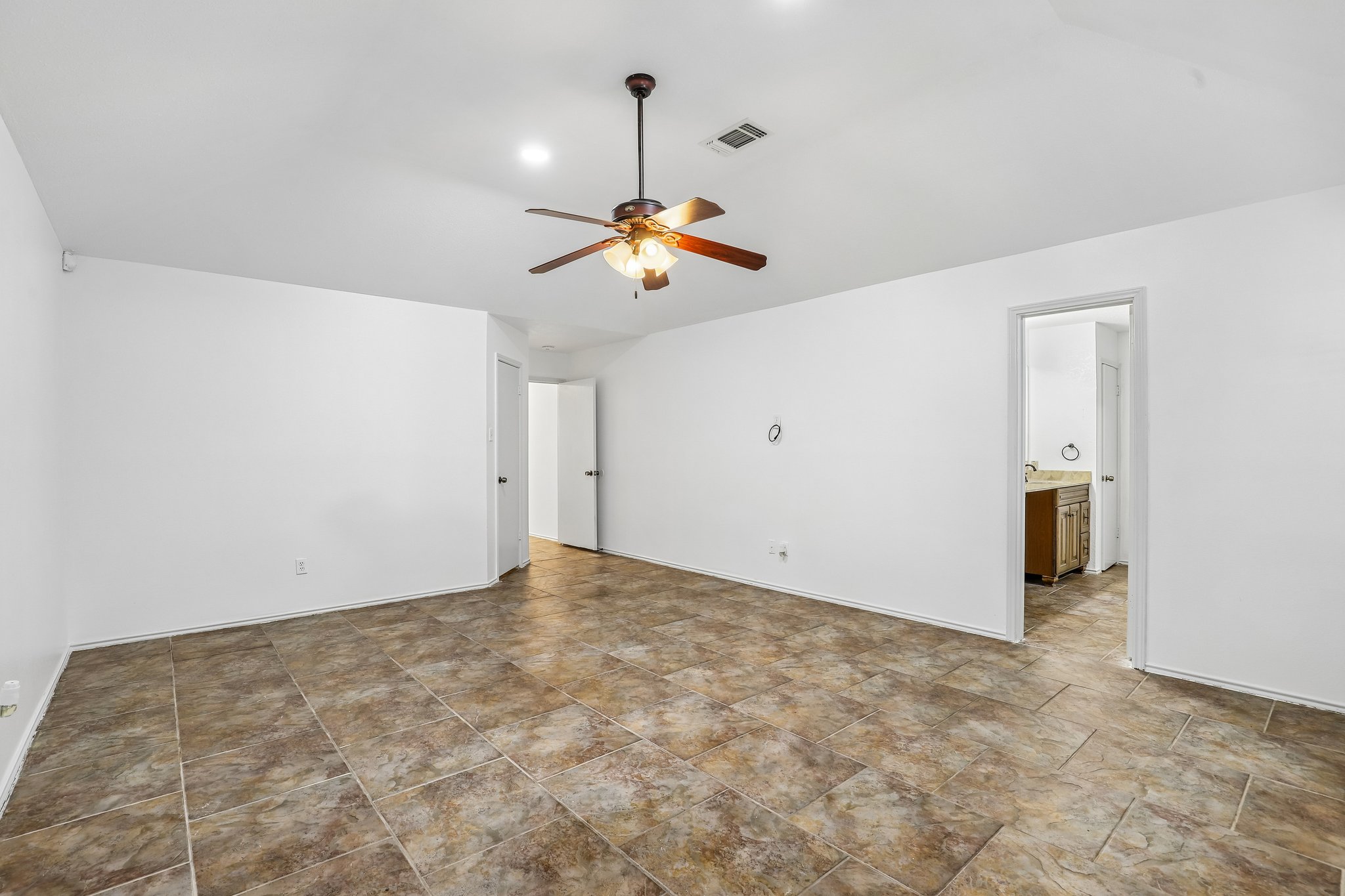 Timber Trace St-S2208-024.jpg