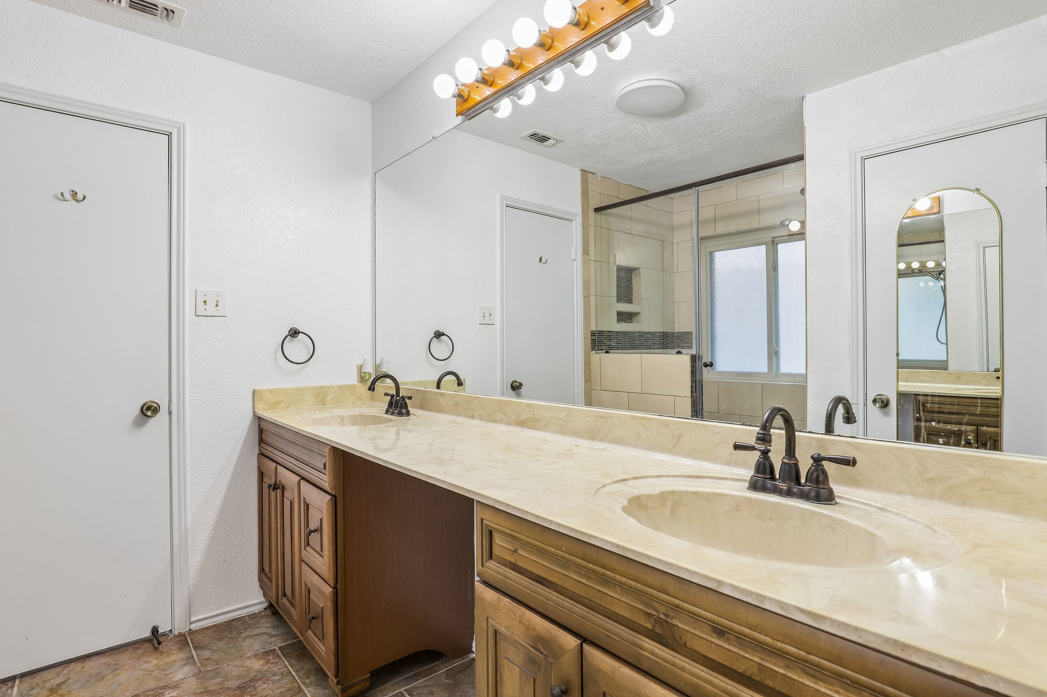 Timber Trace St-S2208-029.jpg