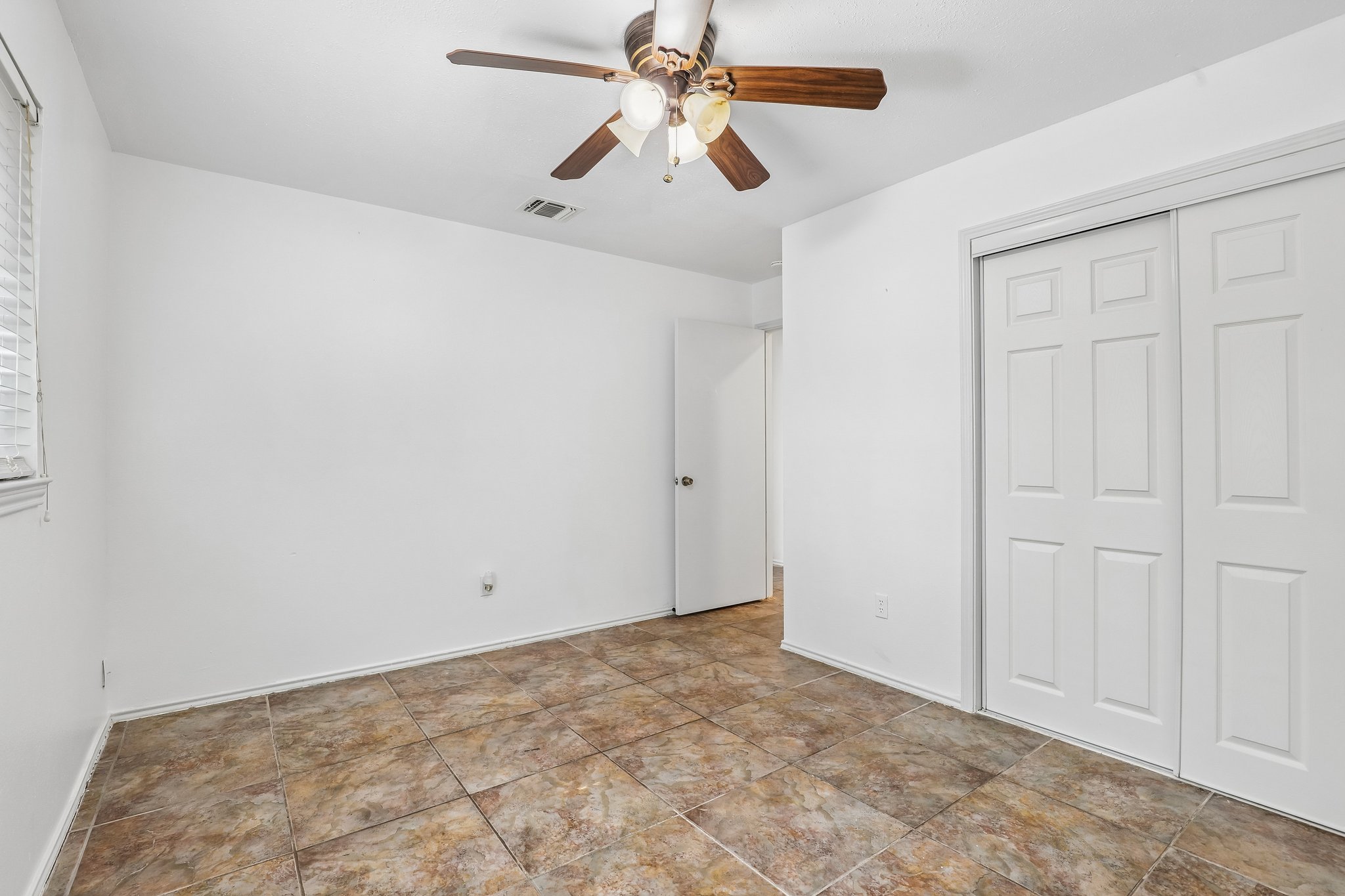 Timber Trace St-S2208-033.jpg