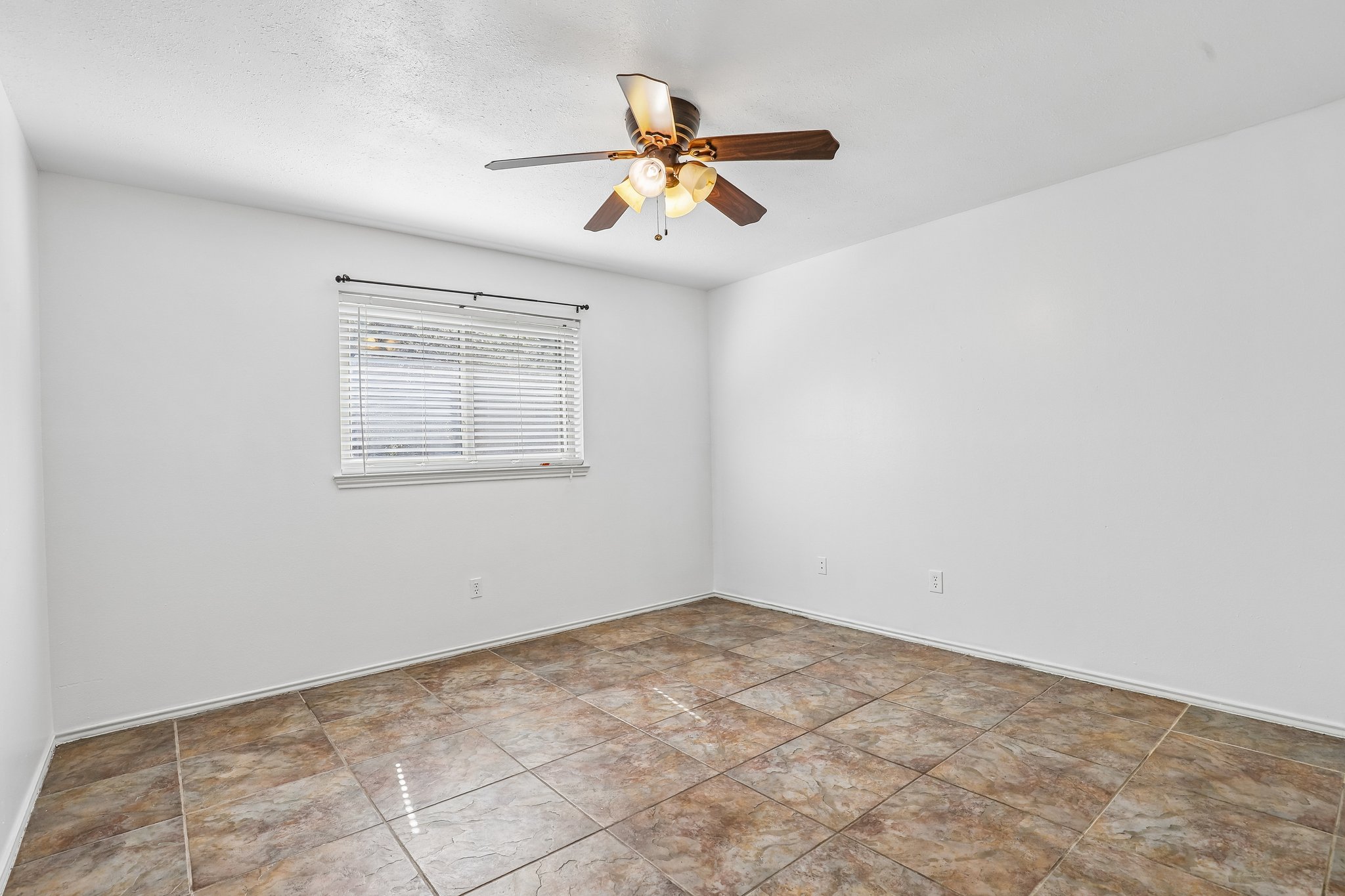 Timber Trace St-S2208-034.jpg