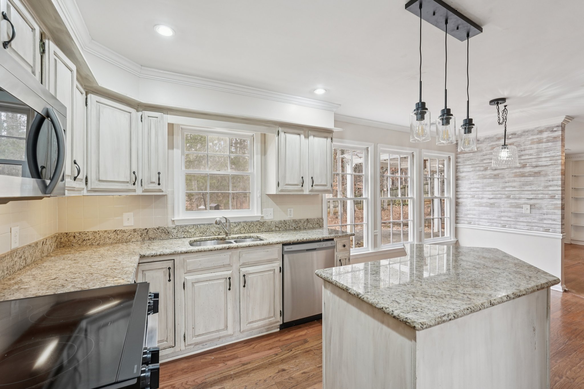 Brookstone Dr-S2412-020.jpg