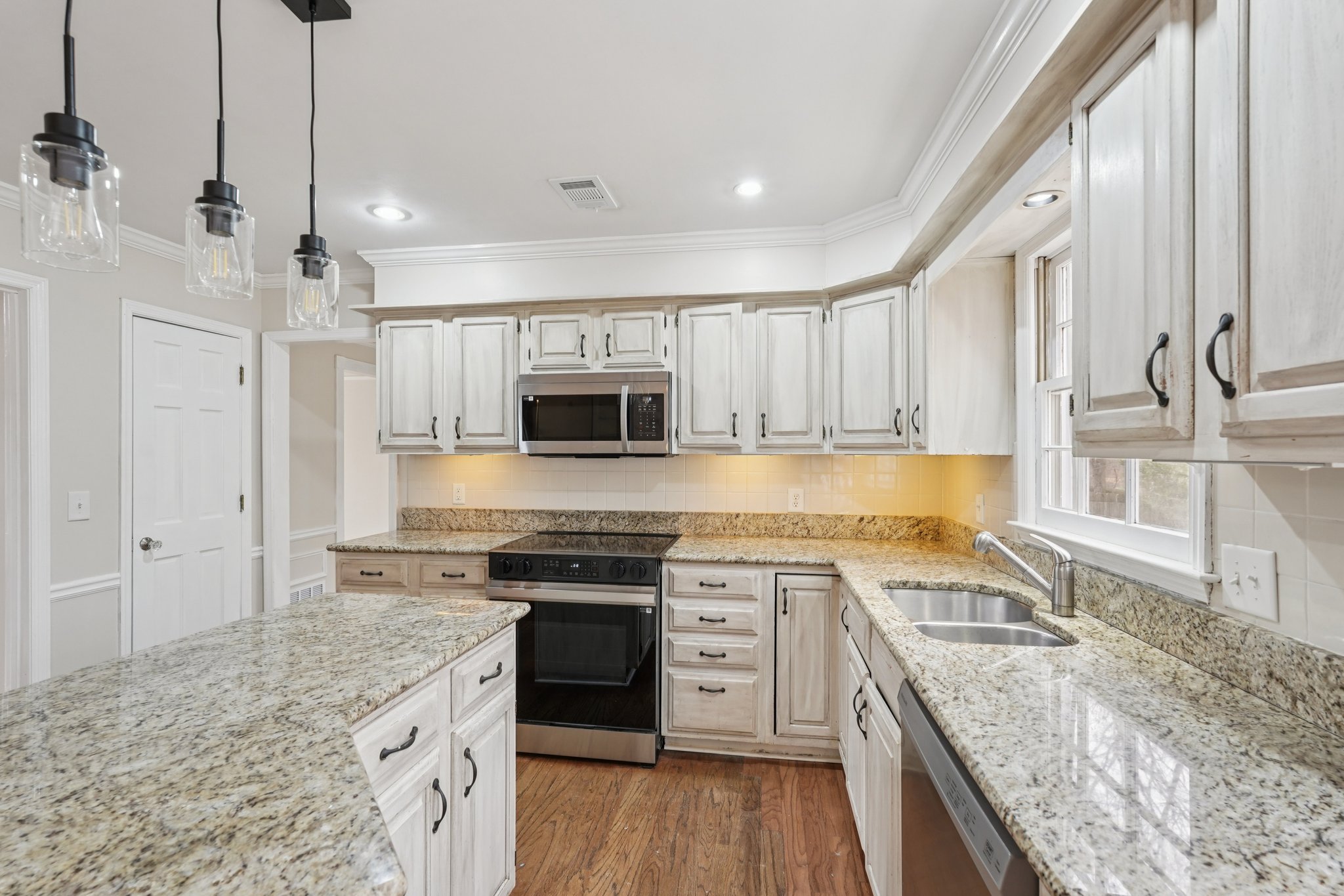 Brookstone Dr-S2412-025.jpg