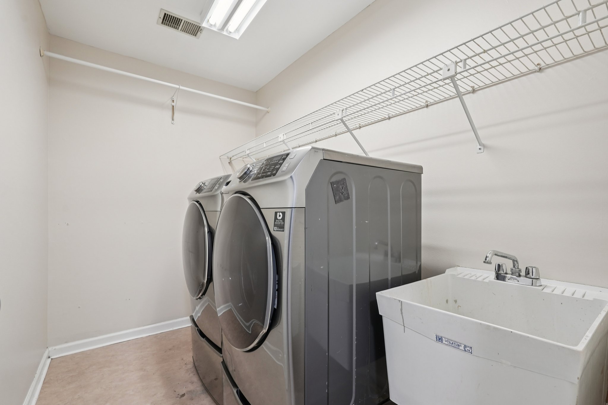 Brookstone Dr-S2412-028.jpg