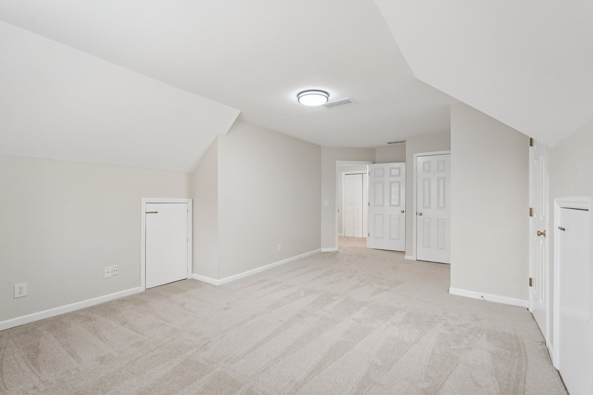 Brookstone Dr-S2412-037.jpg