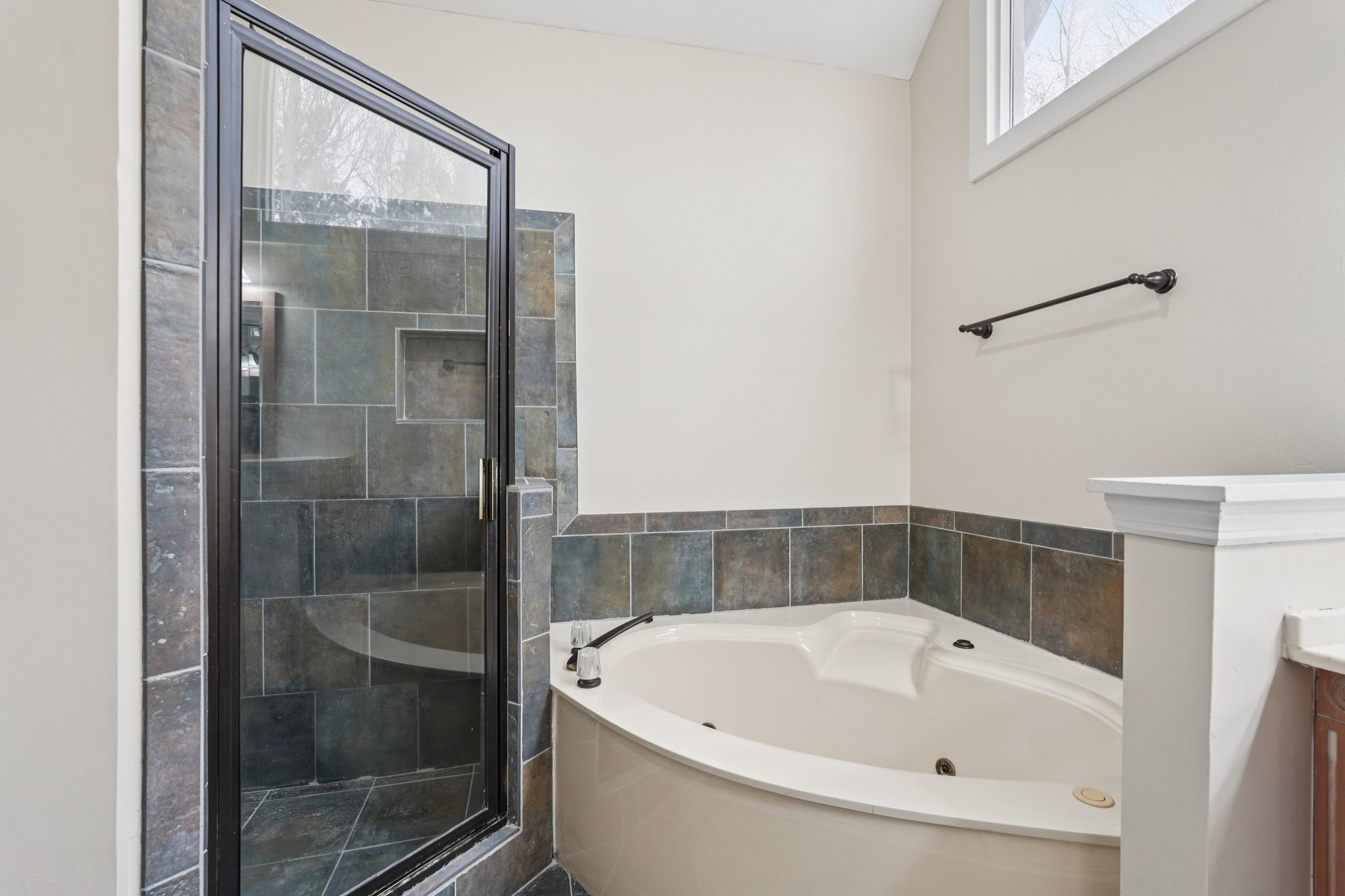 Brookstone Dr-S2412-046.jpg