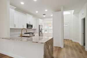 Kitchen/Breakfast Bar