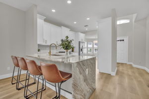 Kitchen/Breakfast Bar