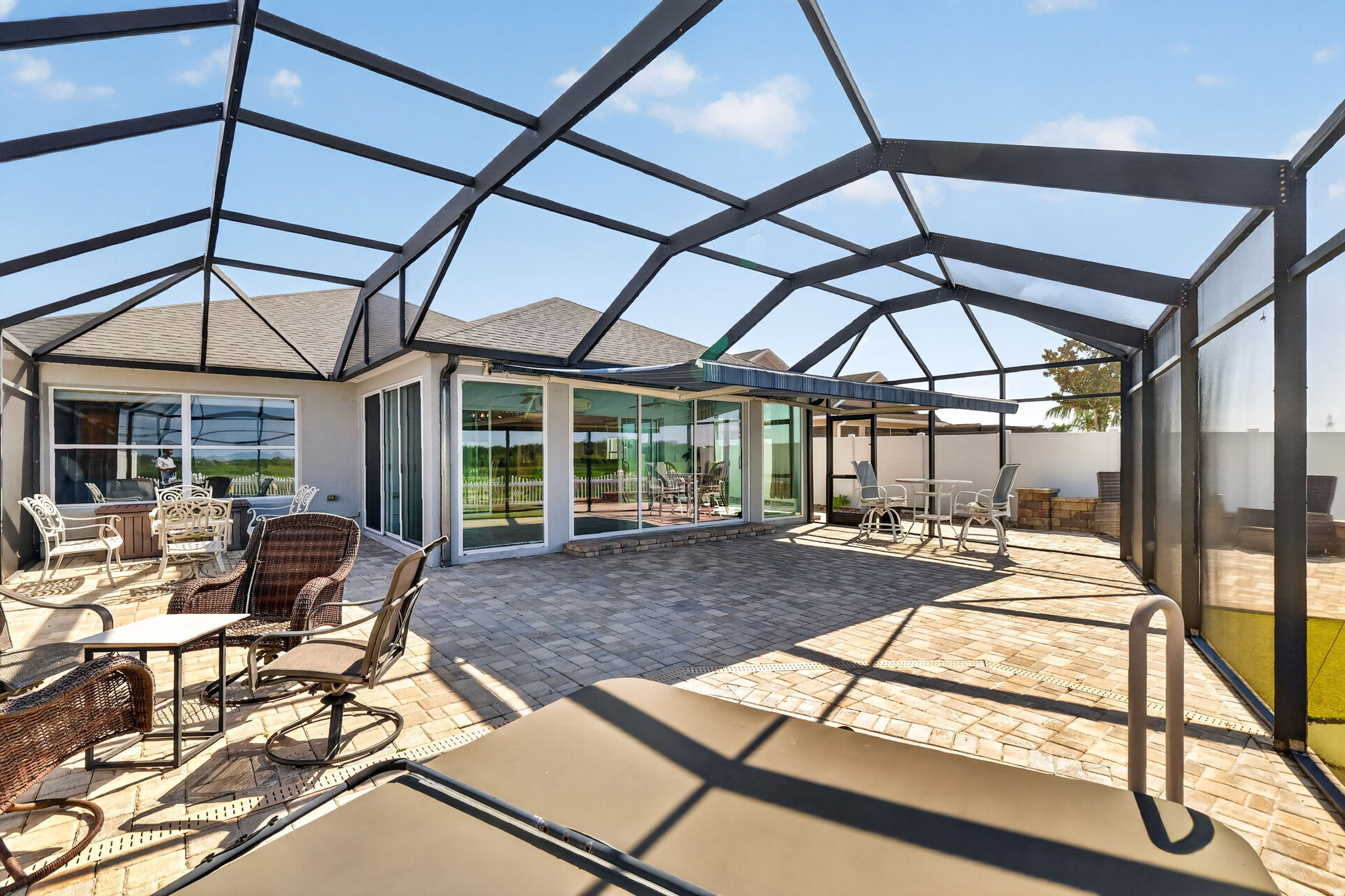 Expansive Paver Birdcage