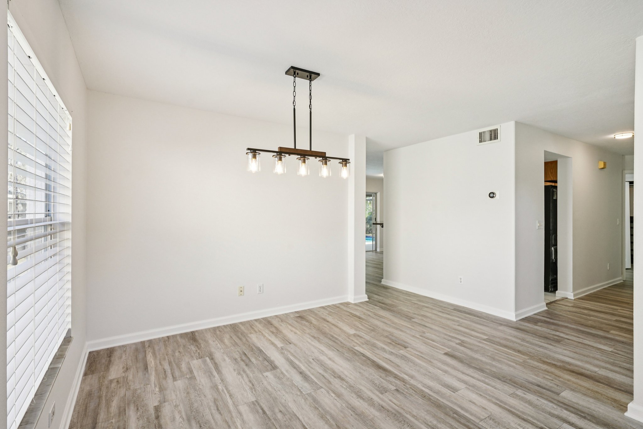 Essex Ct-S2402-015.jpg