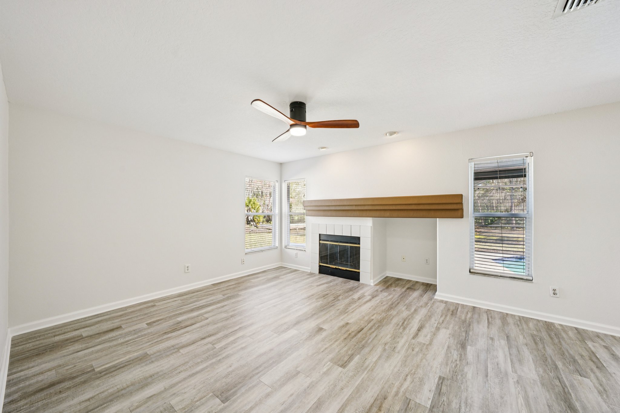 Essex Ct-S2402-016.jpg