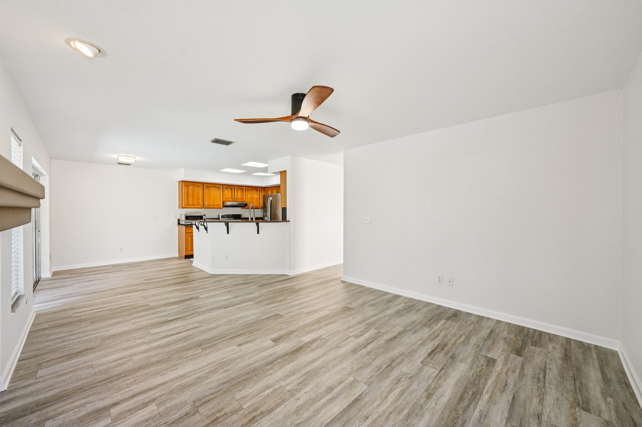 Essex Ct-S2402-020.jpg