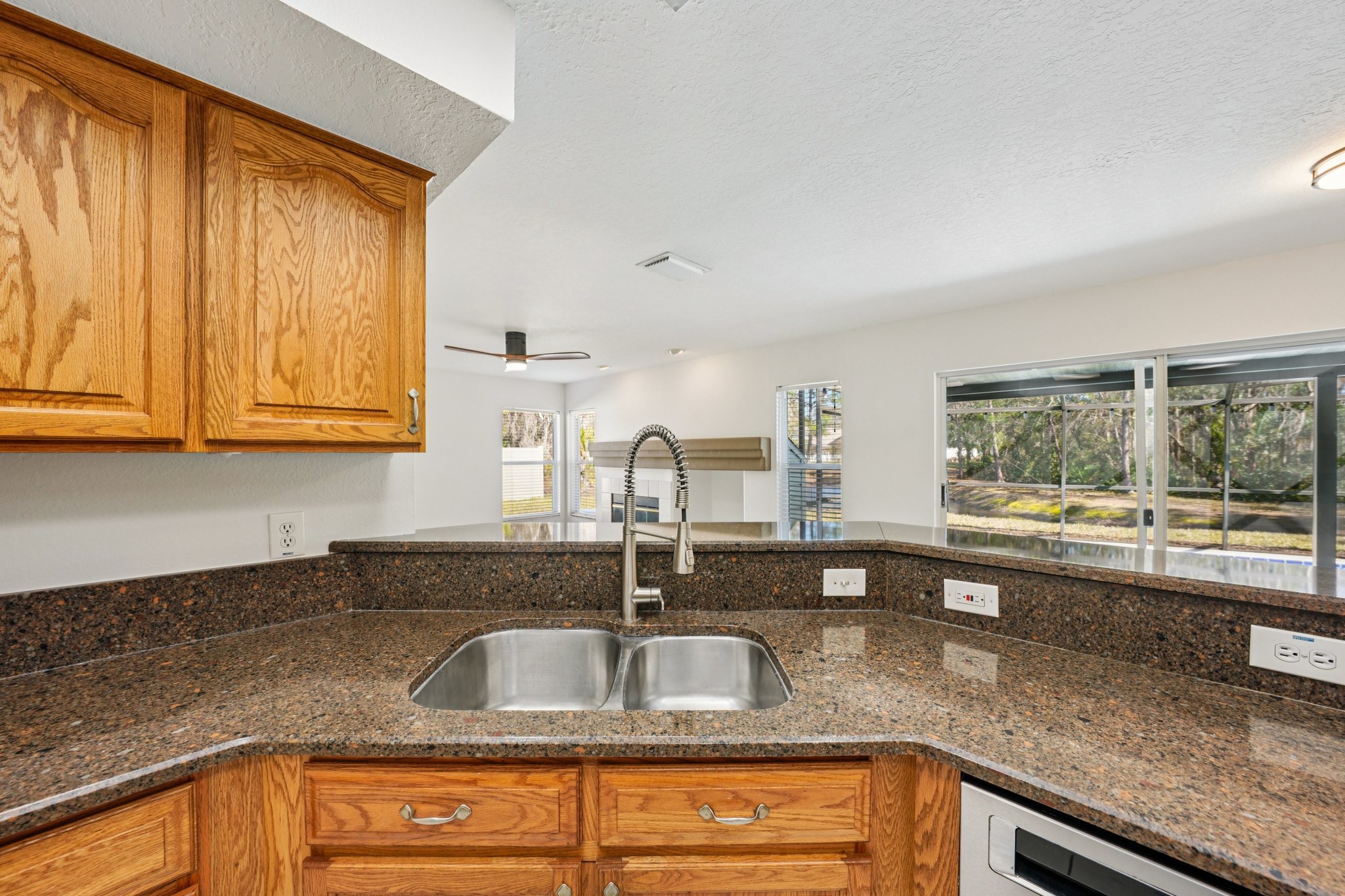 Essex Ct-S2402-035.jpg