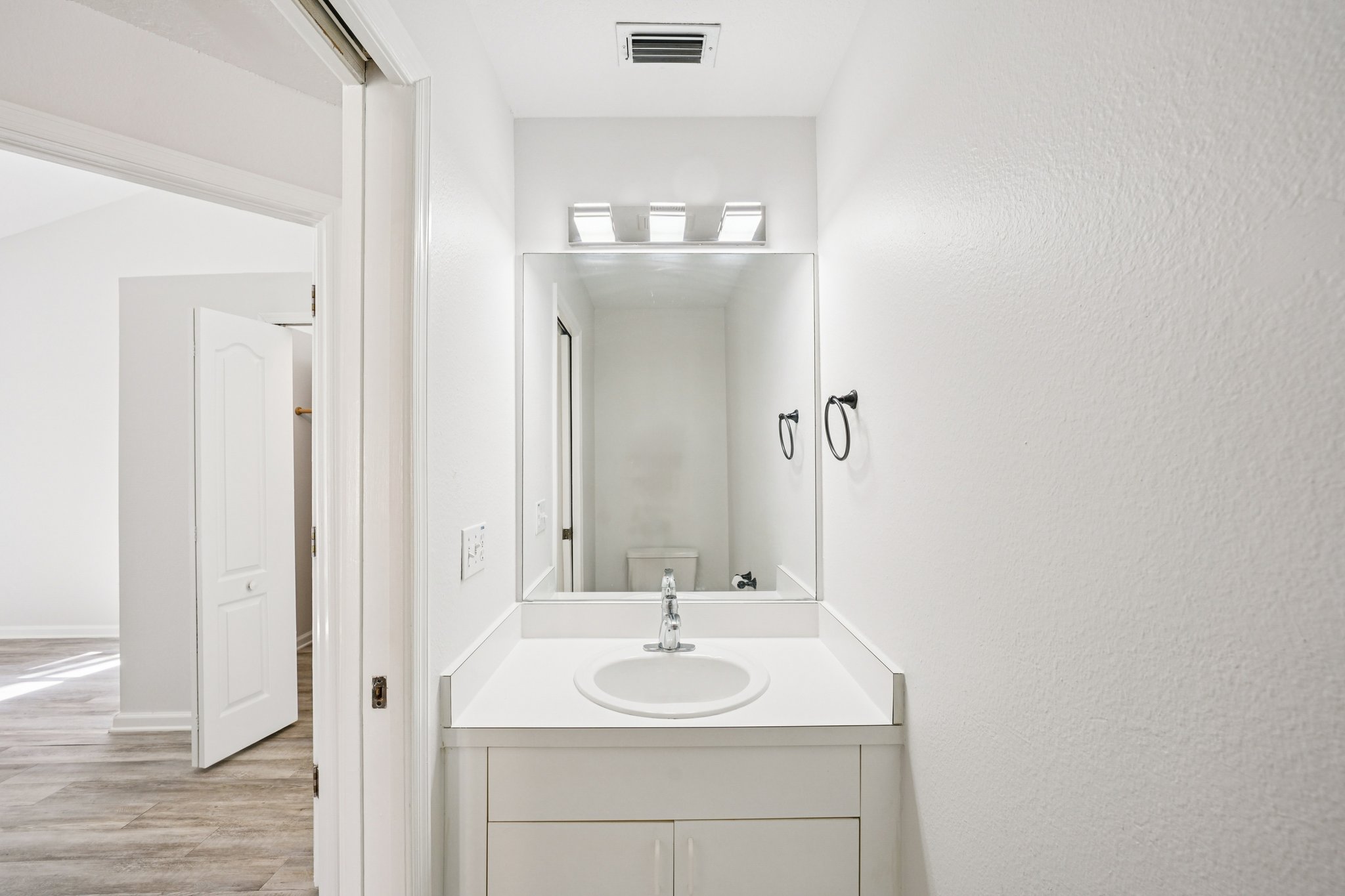 Essex Ct-S2402-056.jpg