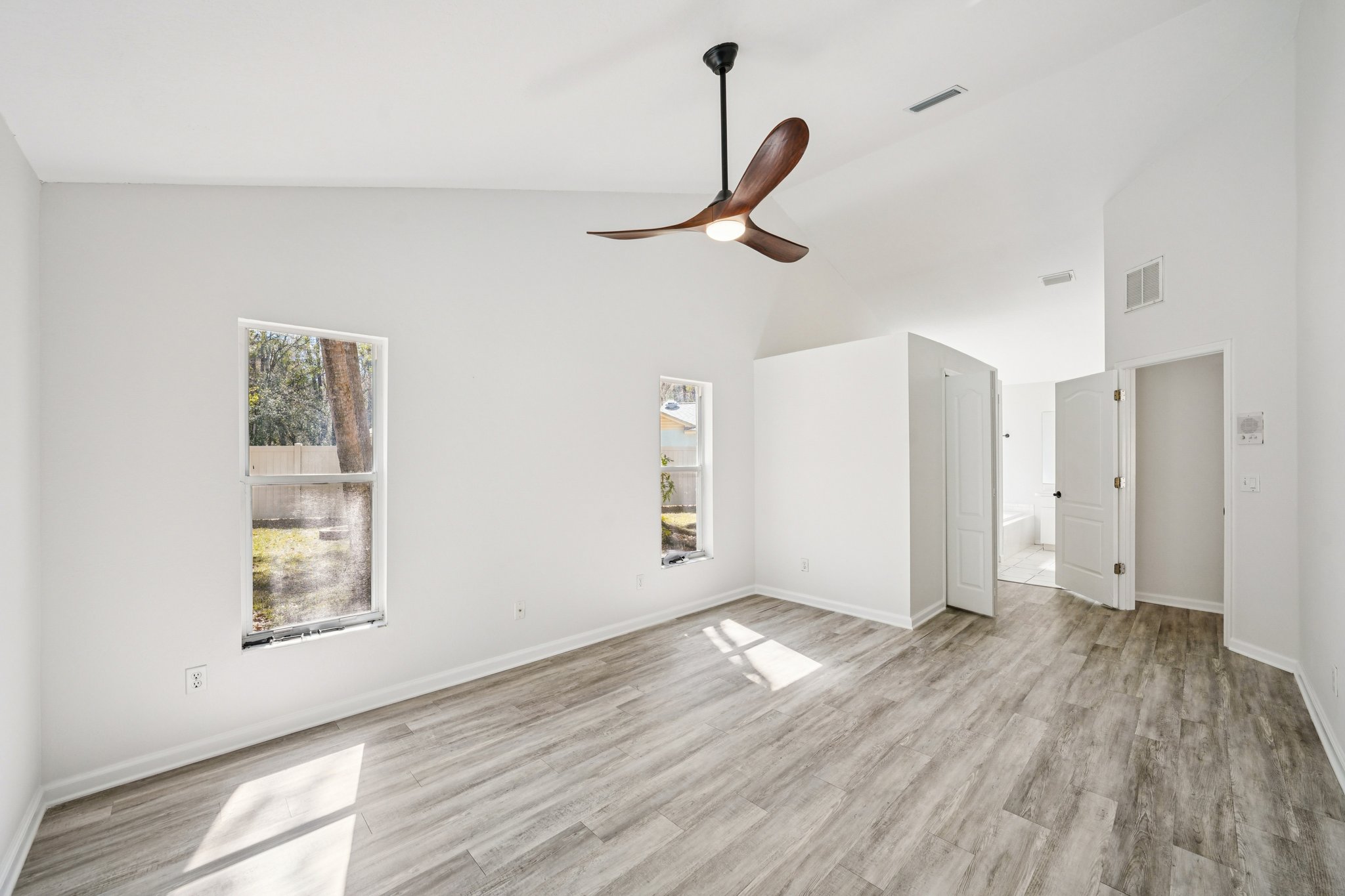 Essex Ct-S2402-060.jpg