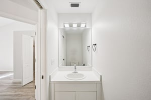 Essex Ct-S2402-056.jpg