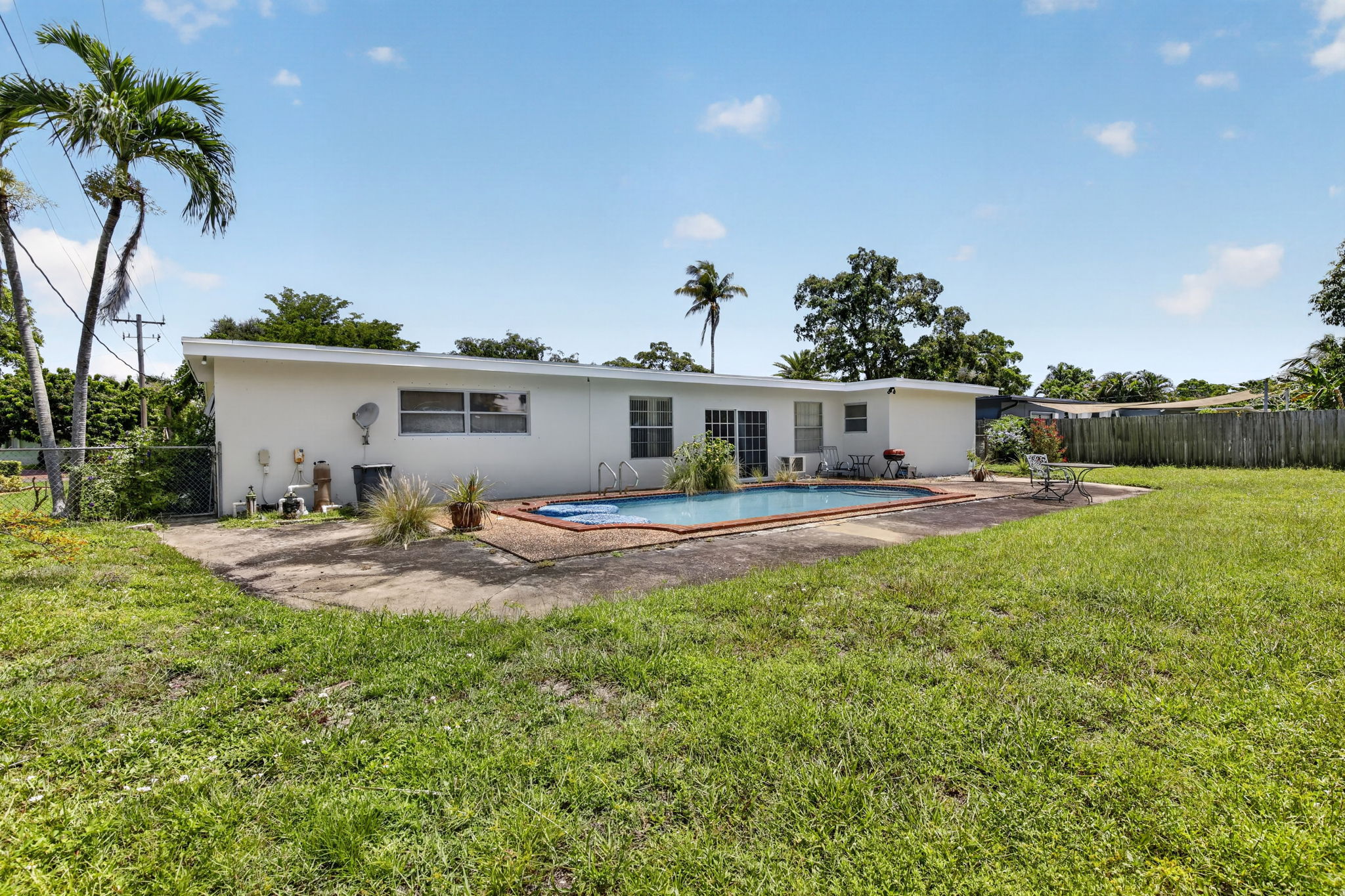  Photo 48