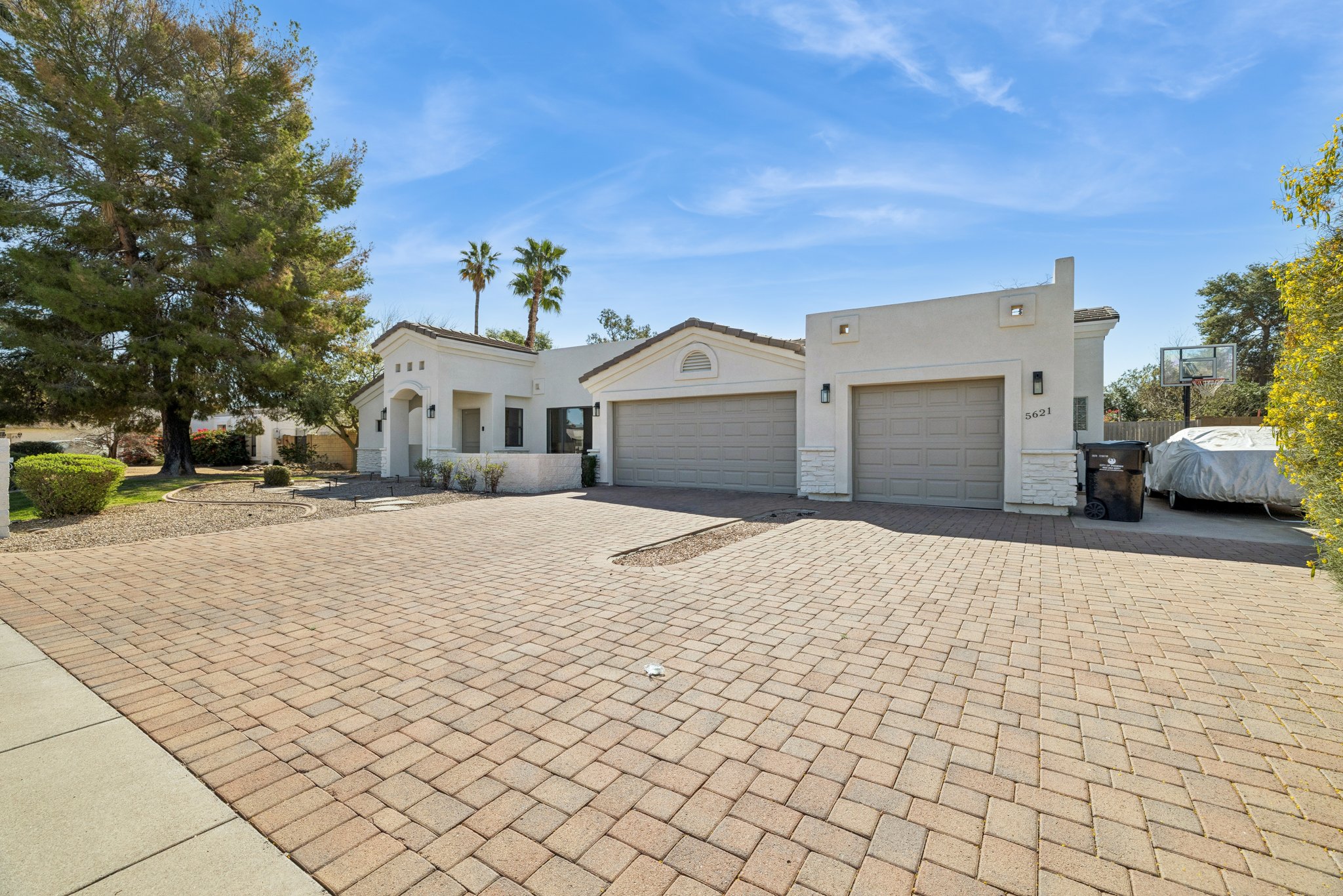 5621 E Voltaire Ave - 002.jpg