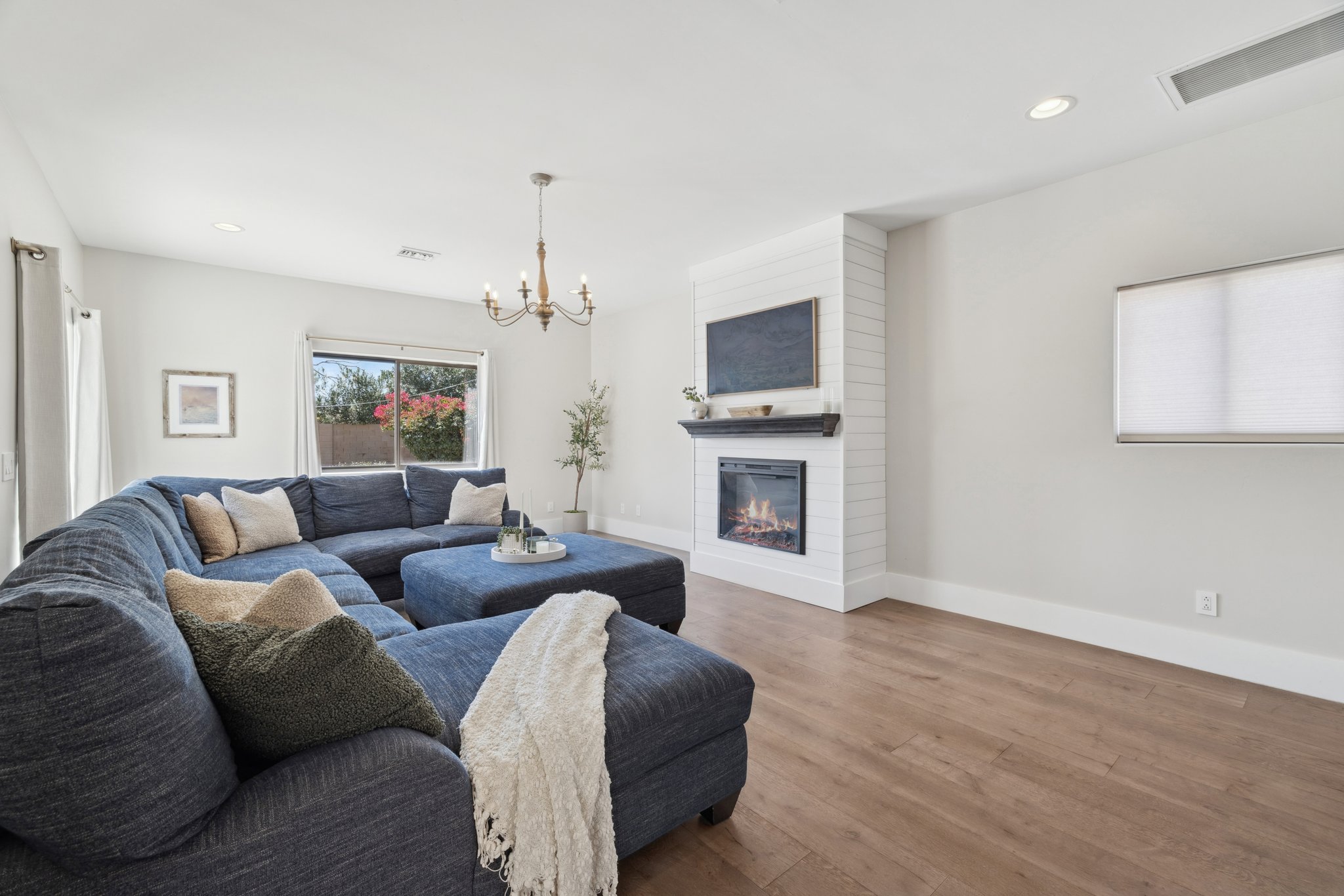 5621 E Voltaire Ave - 011.jpg