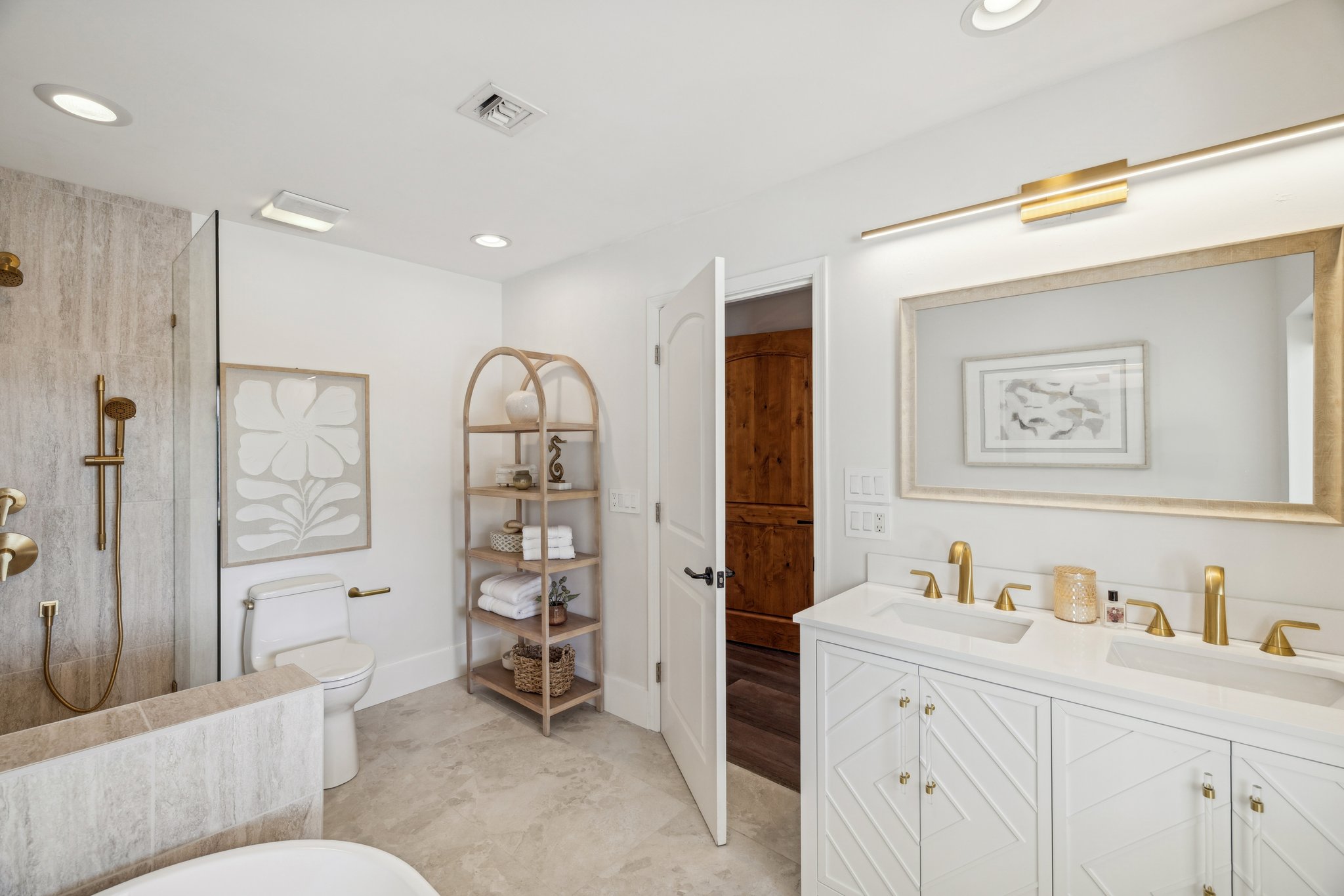 5621 E Voltaire Ave - 047.jpg